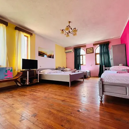 Brunette Beauties & Sinemorets Pensjonat